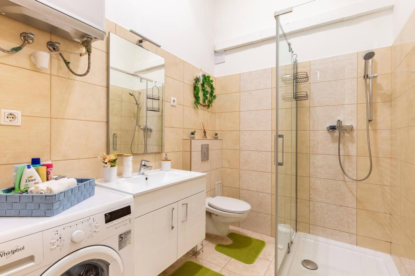 Broadway City Center, Fully Equipped, 4 Person Budapeste Exterior foto